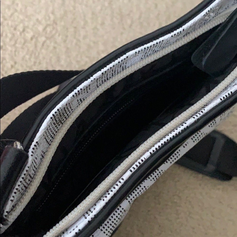 Purse - Picture 2 of 5